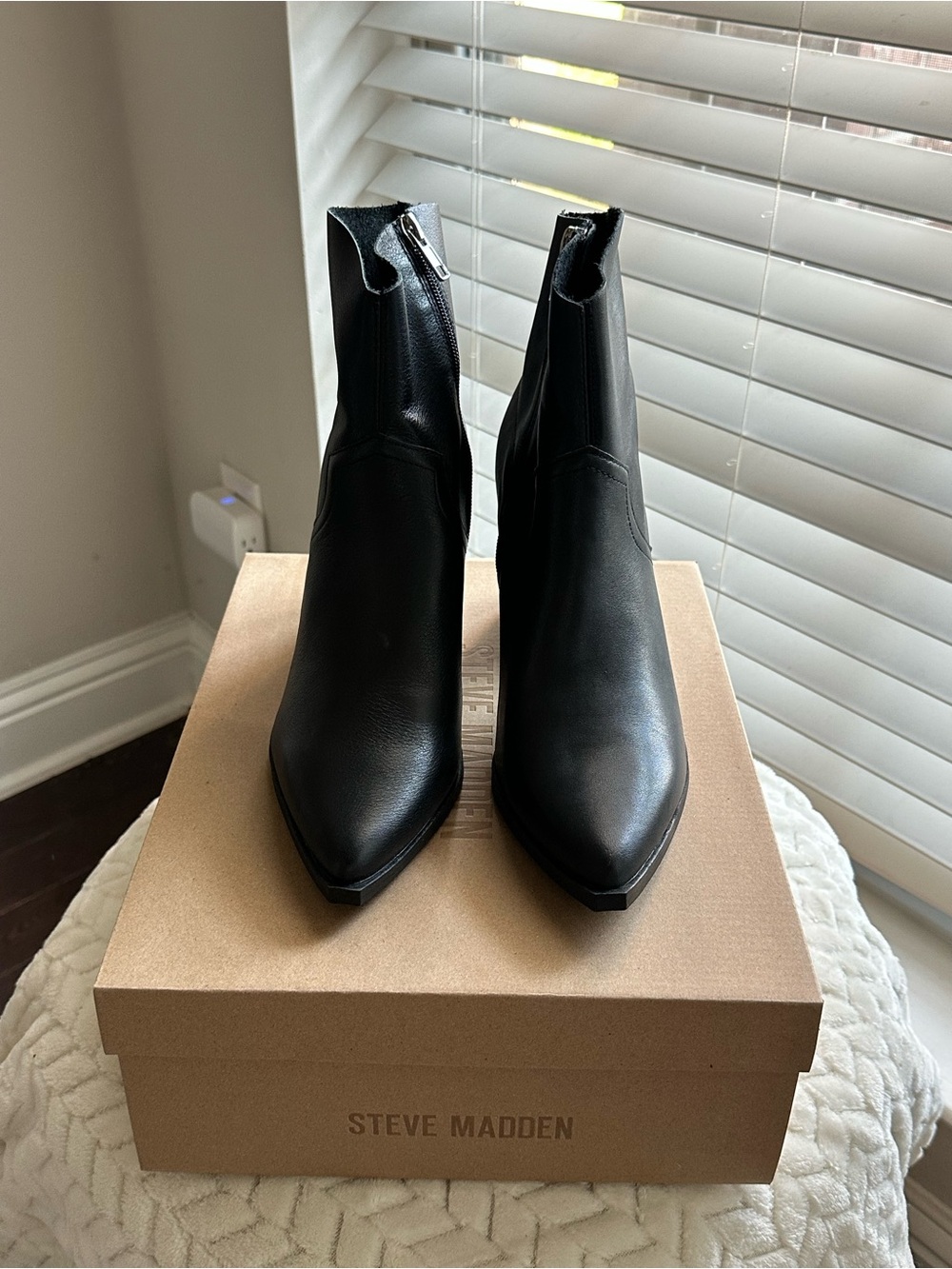 Steve Madden Black Pointed Leather Ankle Booties- Cate